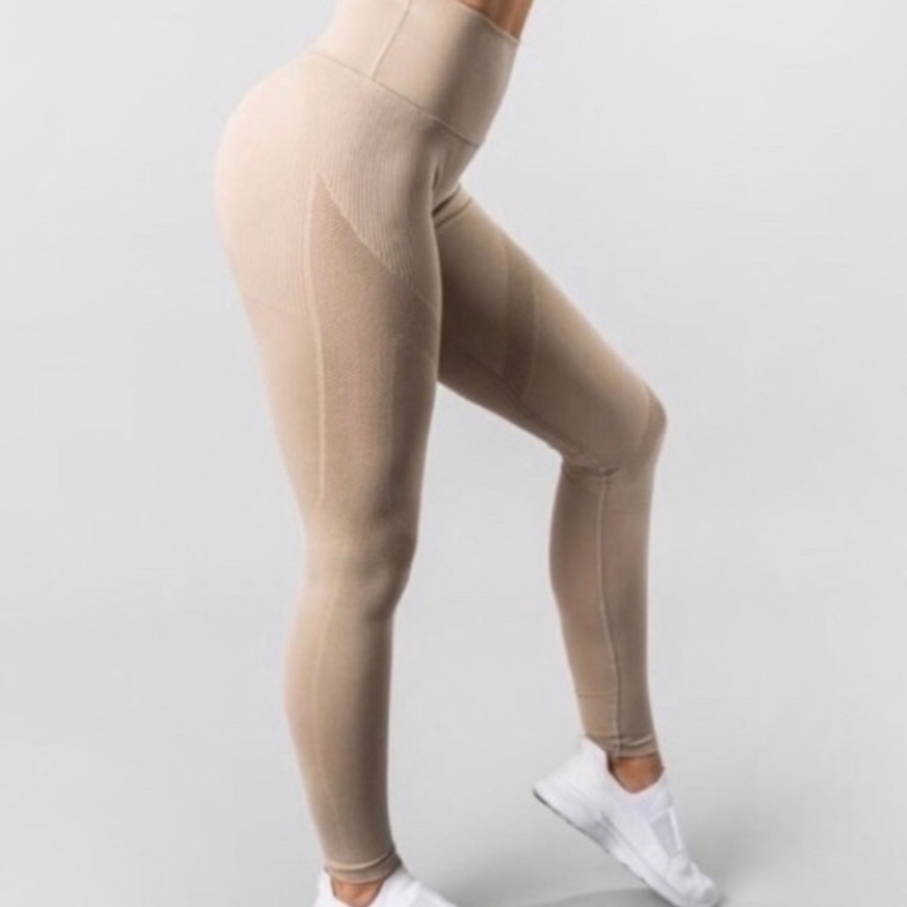 Alphalete Aero Leggings - Nude